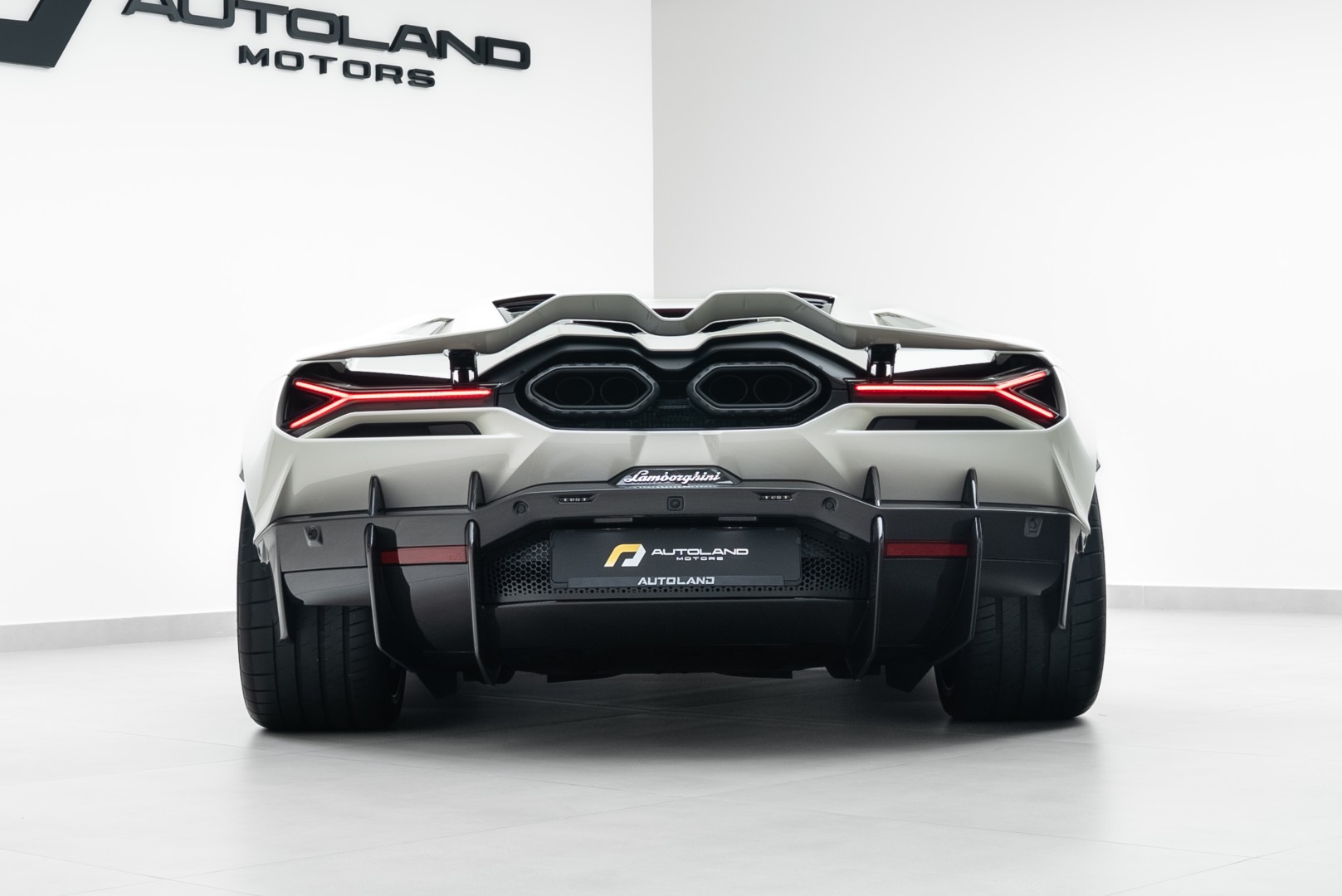 2024 LAMBORGHINI REVUELTO. FULL CARBON FIBER. STUNNING SPEC. MAIN DEALER WARRANTY AND SERVICE.